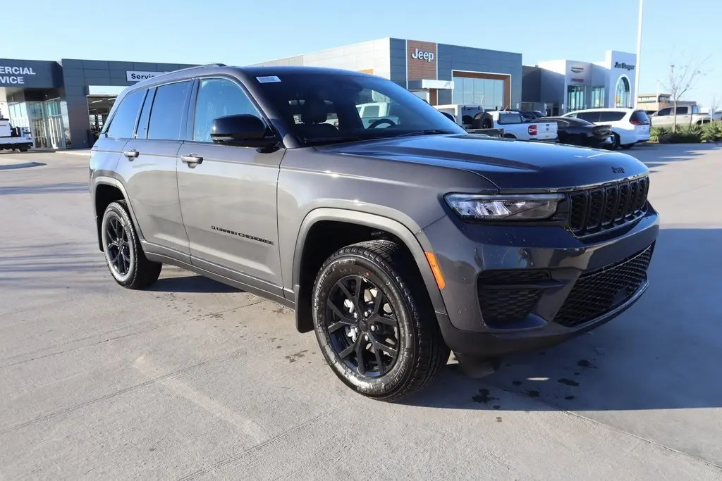 2025 Jeep Grand Cherokee Altitude's photo