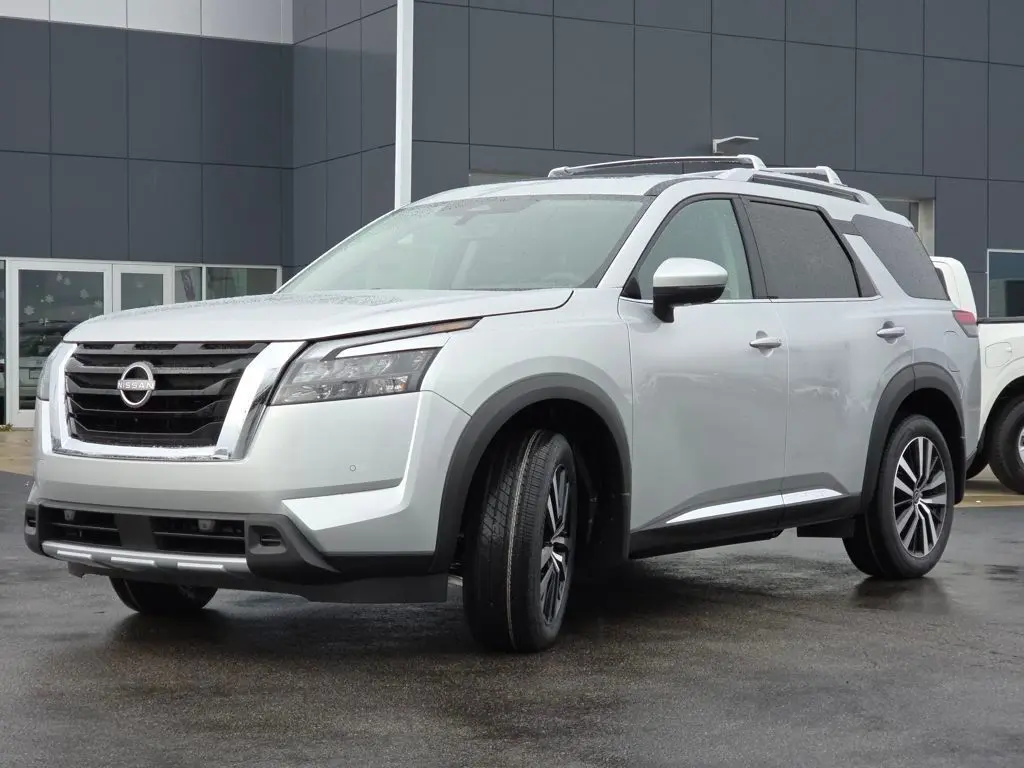 2025 Nissan Pathfinder Platinum photo 3
