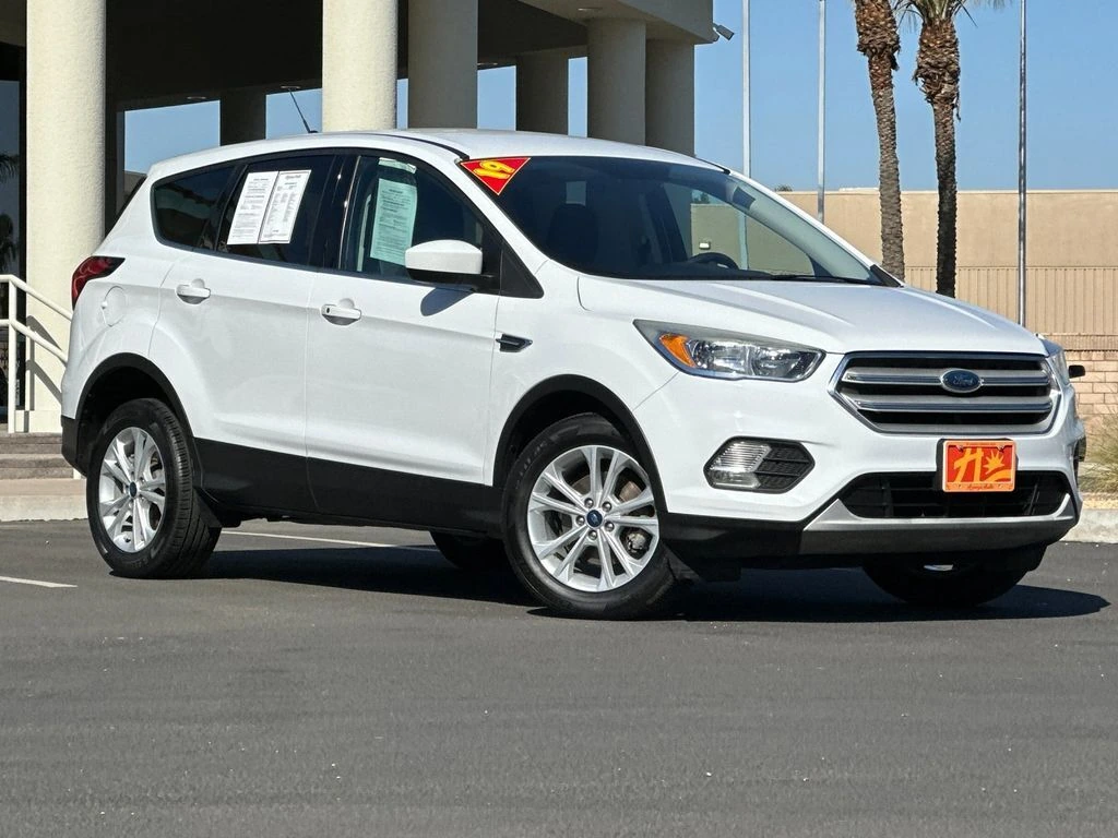 2019 Ford Escape SE's photo
