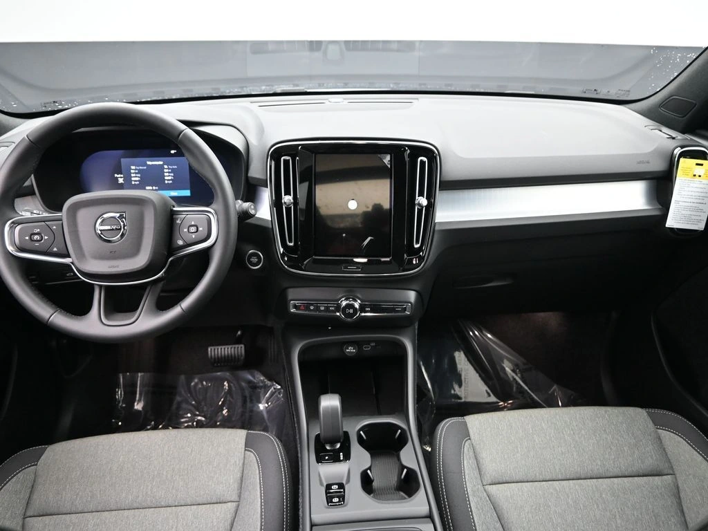 2026 Volvo - image 19