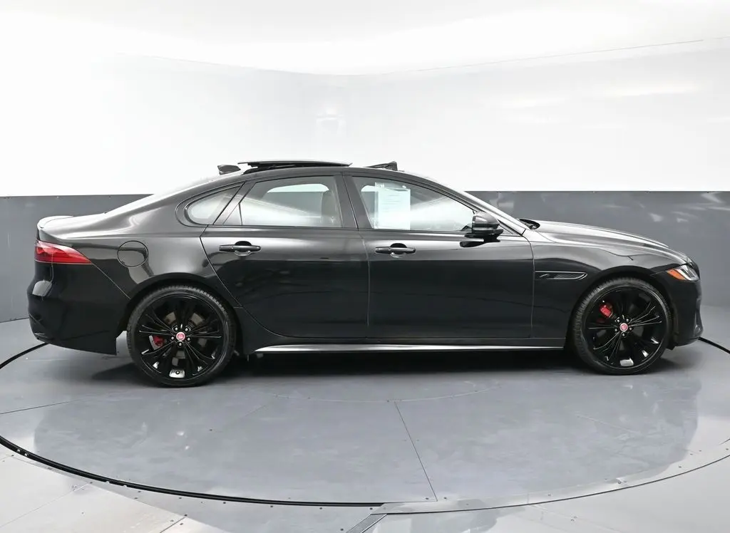 2022 Jaguar XF R-Dynamic SE photo 7