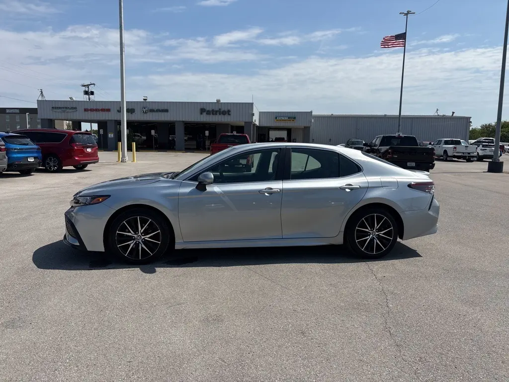 2023 Toyota Camry SE photo 6