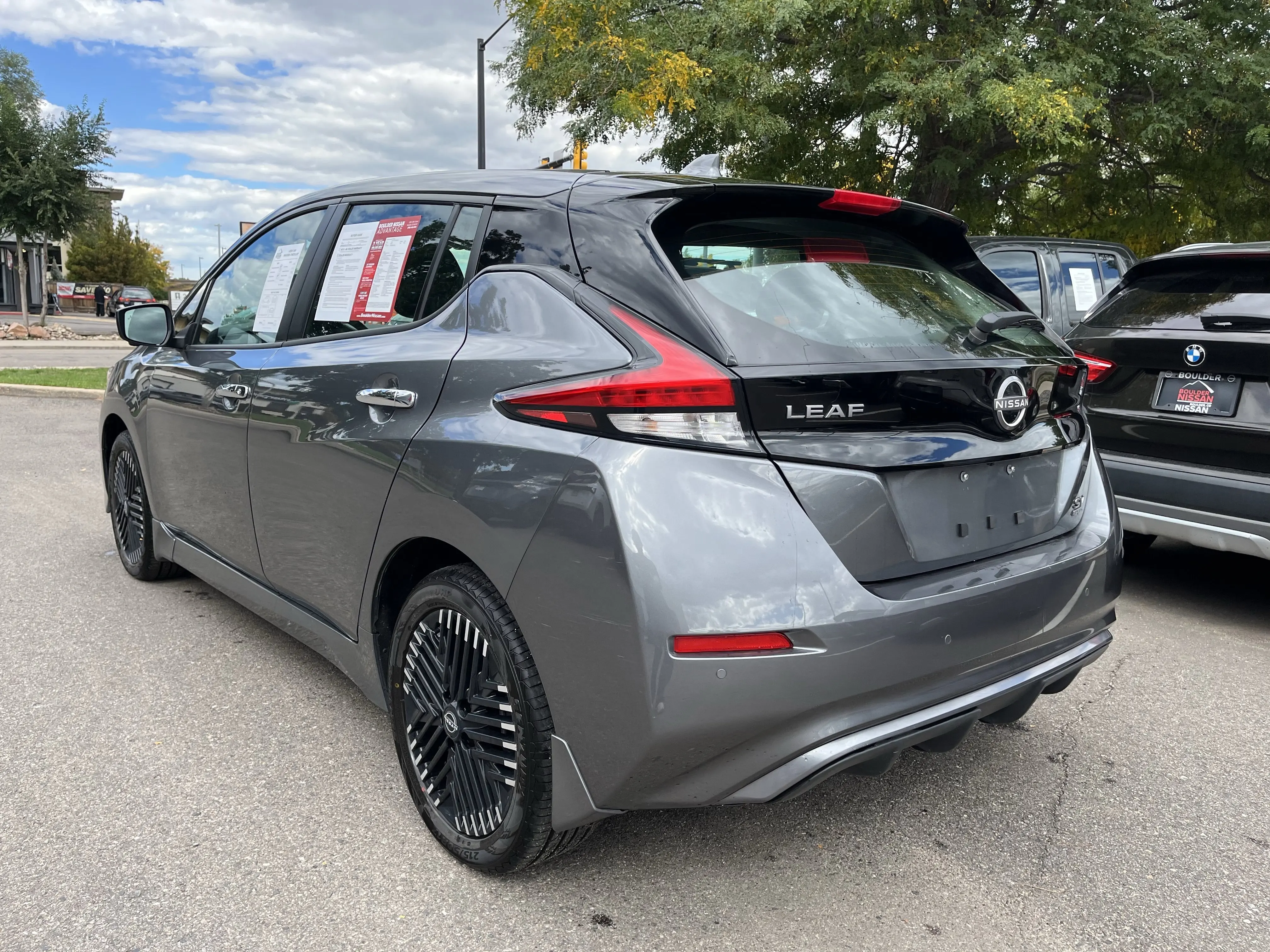 2024 Nissan Leaf SV photo 3