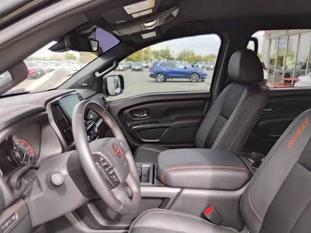 2023 Nissan Titan PRO-4X photo 7