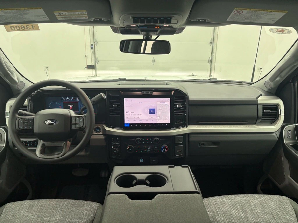 2027 Ford — photo 4