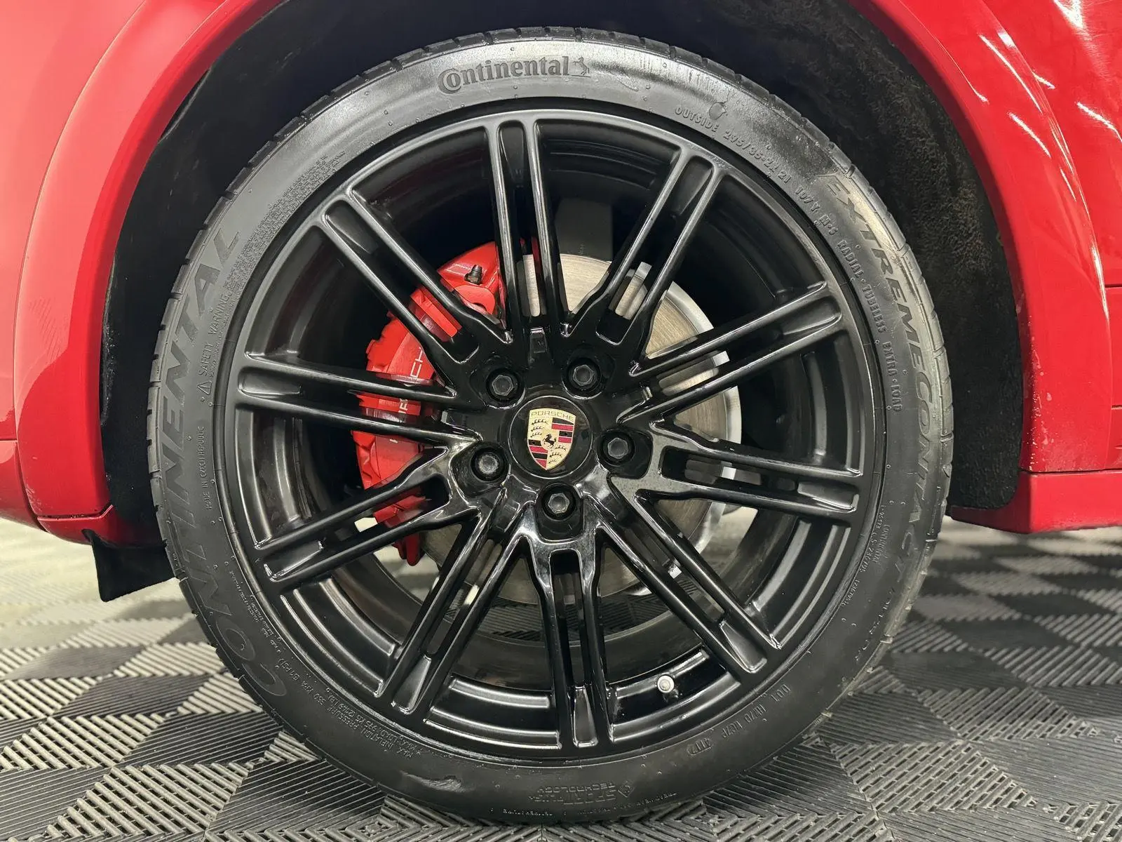2013 Porsche Cayenne GTS photo 7