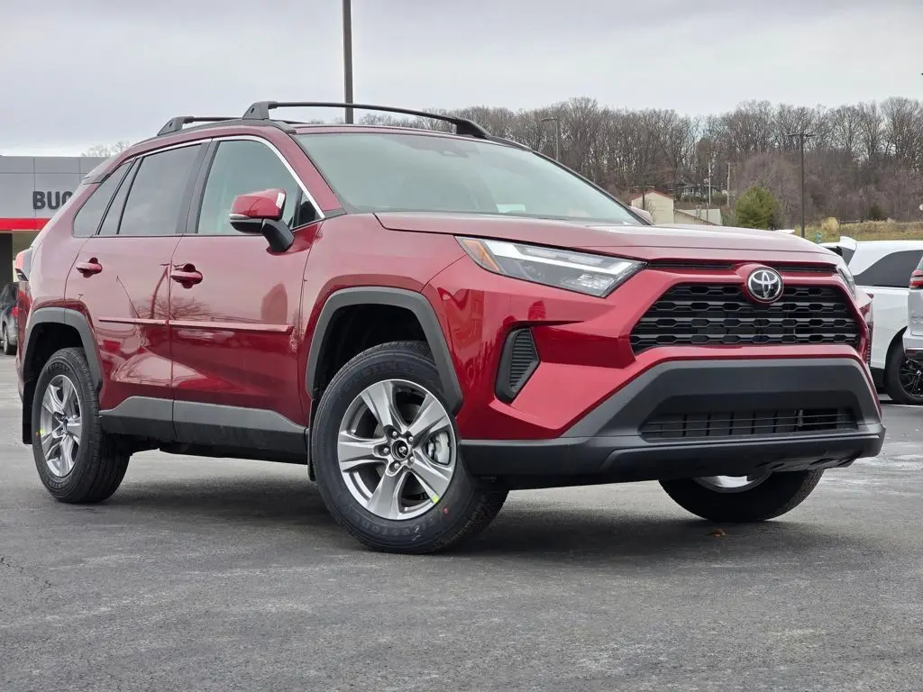 2025 Toyota RAV4 XLE's photo