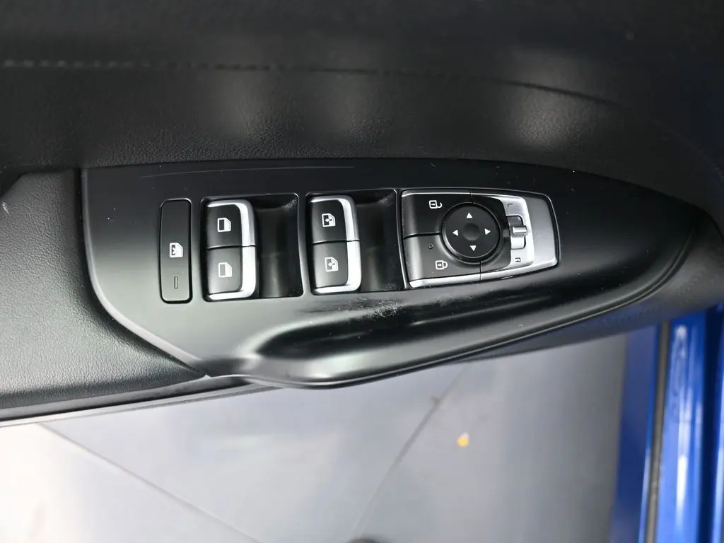2022 Kia K5 GT-Line photo 21