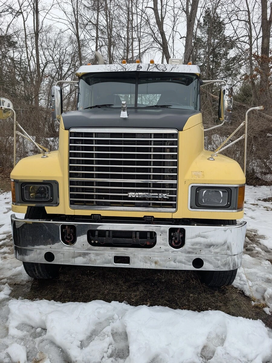 2020 Mack Pinnacle - image 3