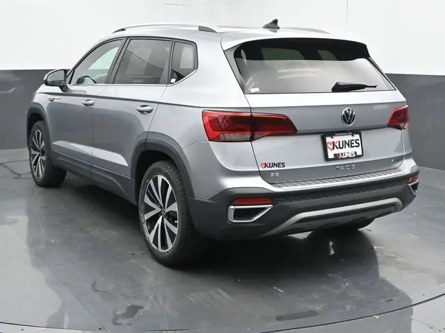 2022 Volkswagen Taos SE photo 3