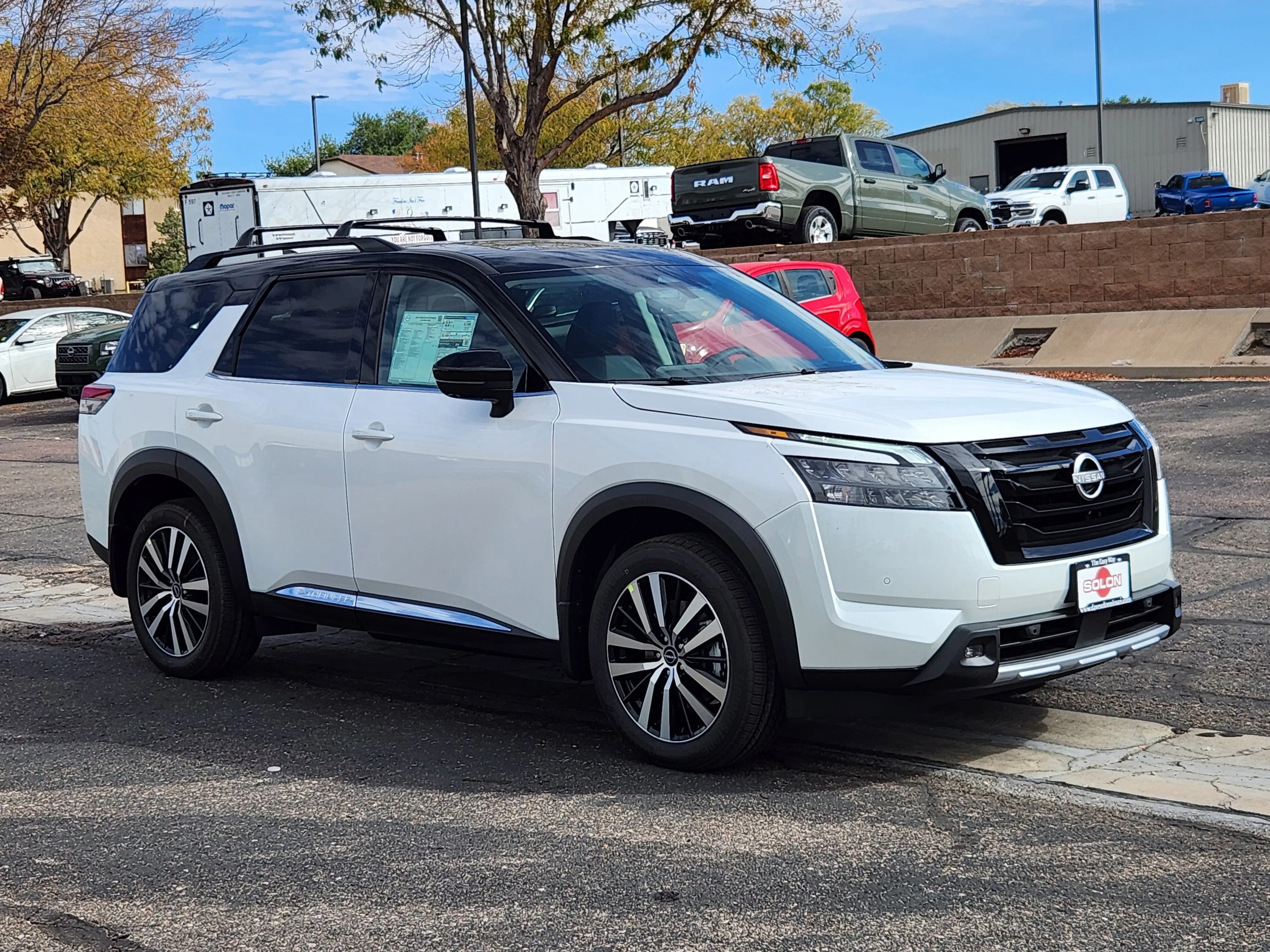 2025 Nissan Pathfinder Platinum photo 4