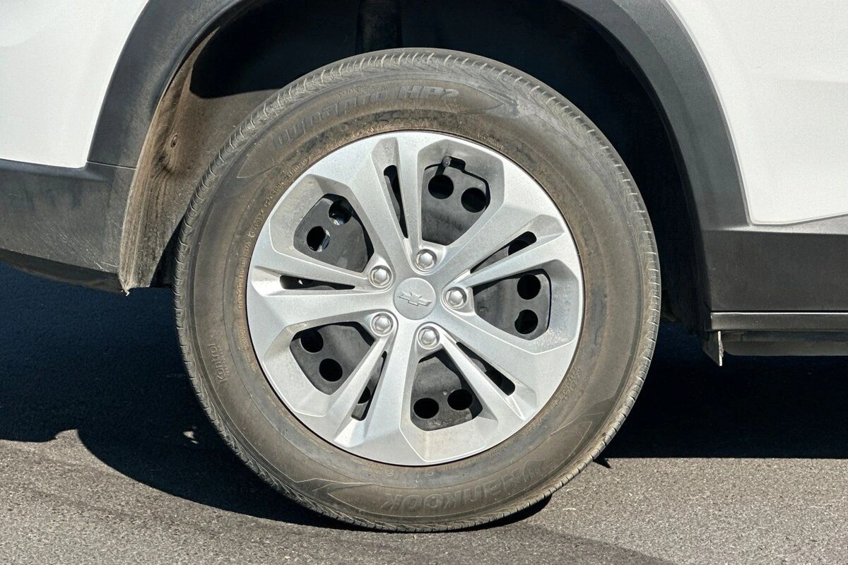 2024 Chevrolet Trax LS - Photo 25