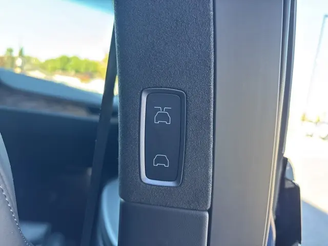2020 Tesla Model X Long Range photo 10