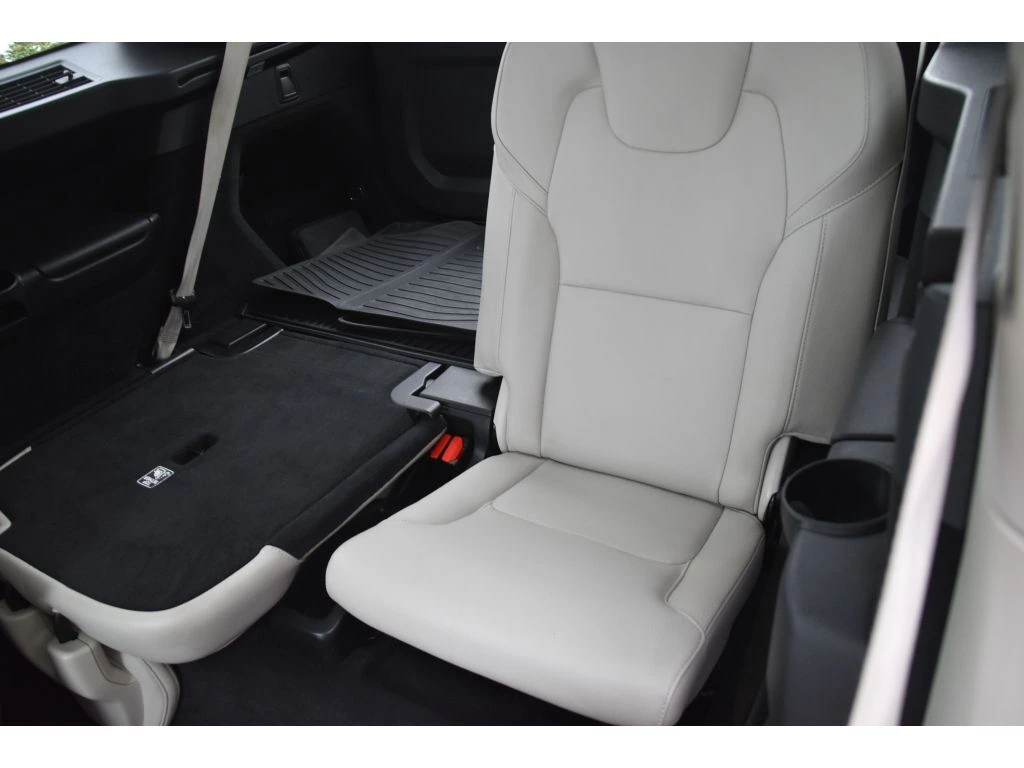 2023 Volvo - image 16