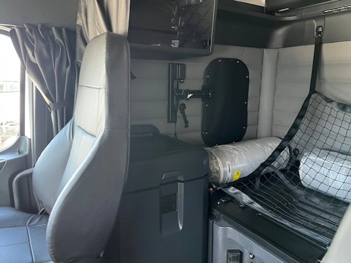 2027 Freightliner - image 13