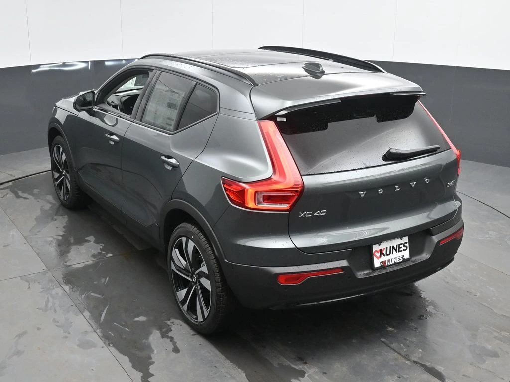 2026 Volvo - image 38