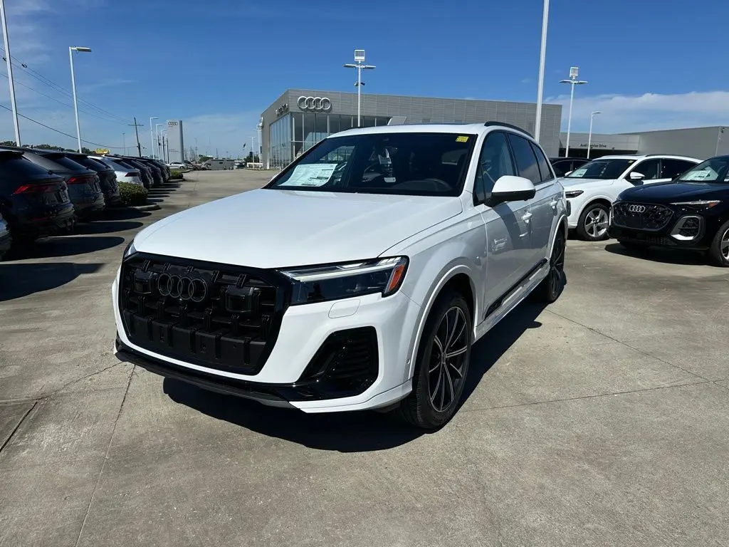 2026 Audi Q7 55 Premium Plus's photo
