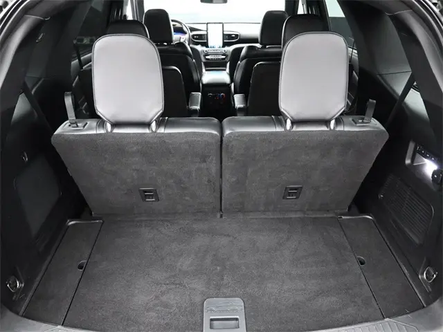 2020 Ford Explorer ST photo 19