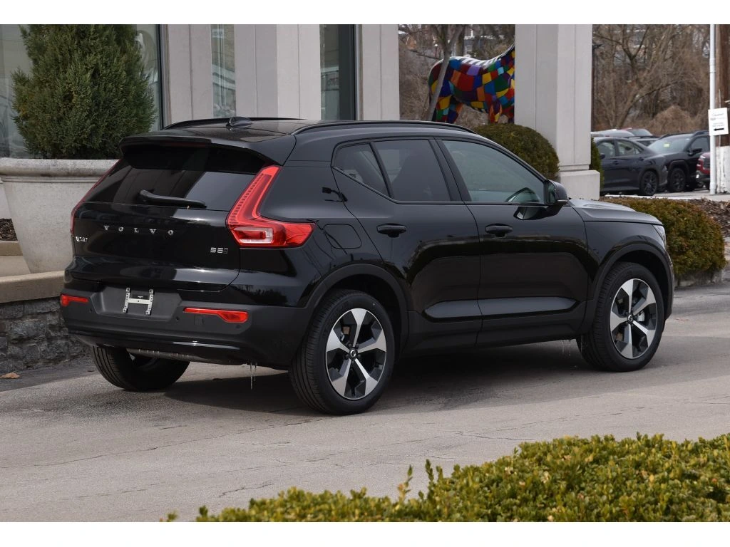 2026 Volvo - image 4