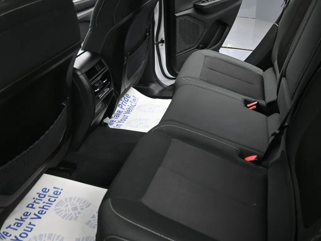 2023 Jeep Grand Cherokee Laredo photo 11