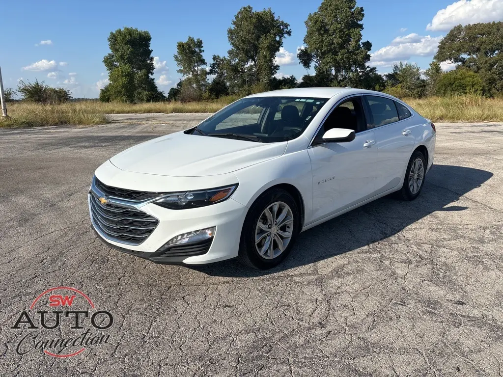 2024 Chevrolet Malibu 1LT photo 2