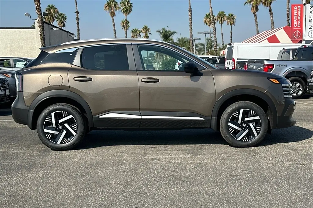 2026 Nissan Kicks SV photo 2