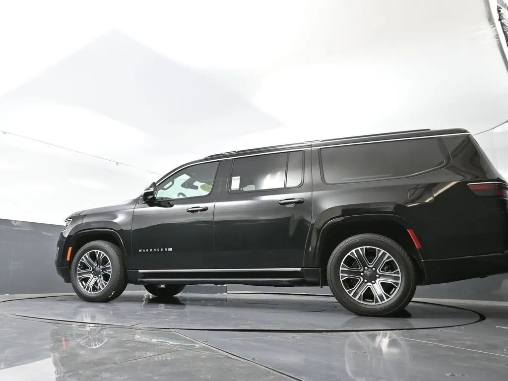 2023 Jeep Wagoneer L Series II photo 21