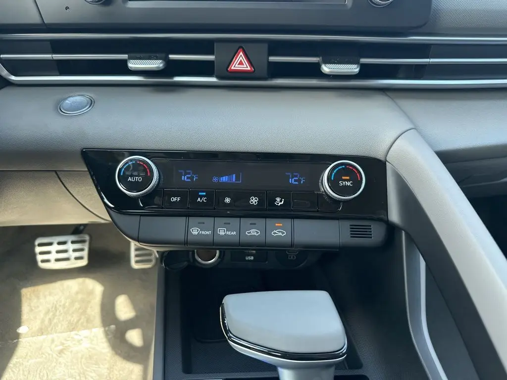 2025 Hyundai Elantra SEL Sport photo 28
