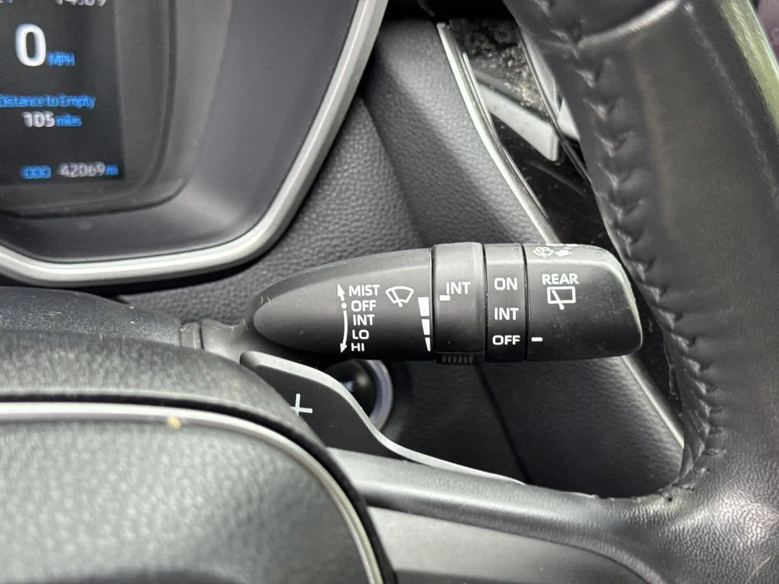 2022 Toyota Corolla SE photo 18