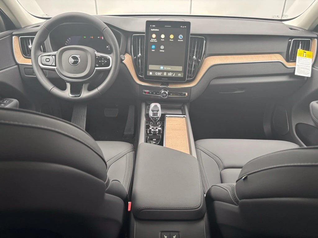 2026 Volvo XC60 Plus - Photo 10