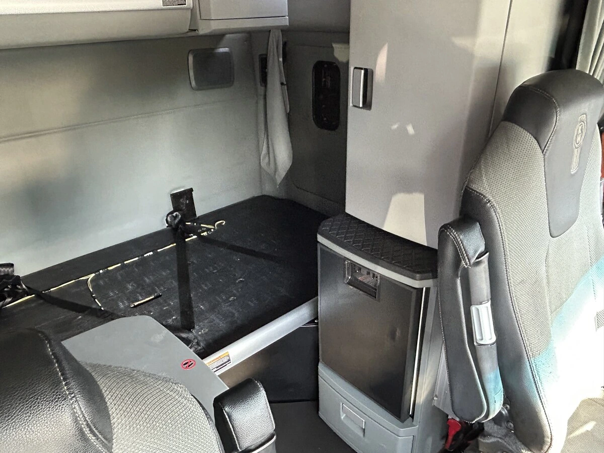 2021 Kenworth T880 — photo 8