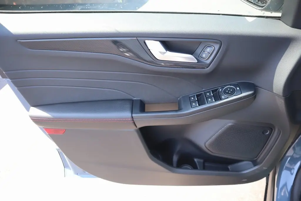 2026 Ford Escape ST-Line photo 14