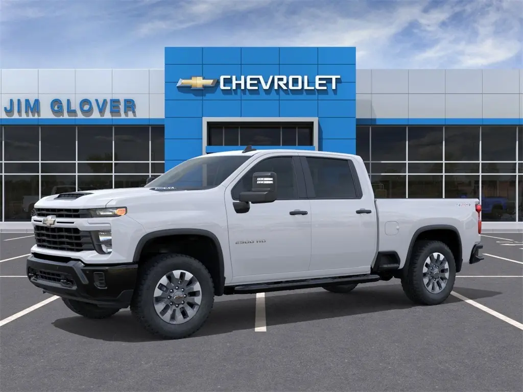 2026 Chevrolet Silverado Custom photo 2