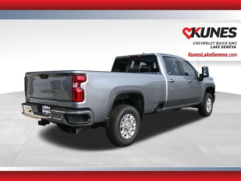2025 Chevrolet Silverado 3500HD LT photo 4
