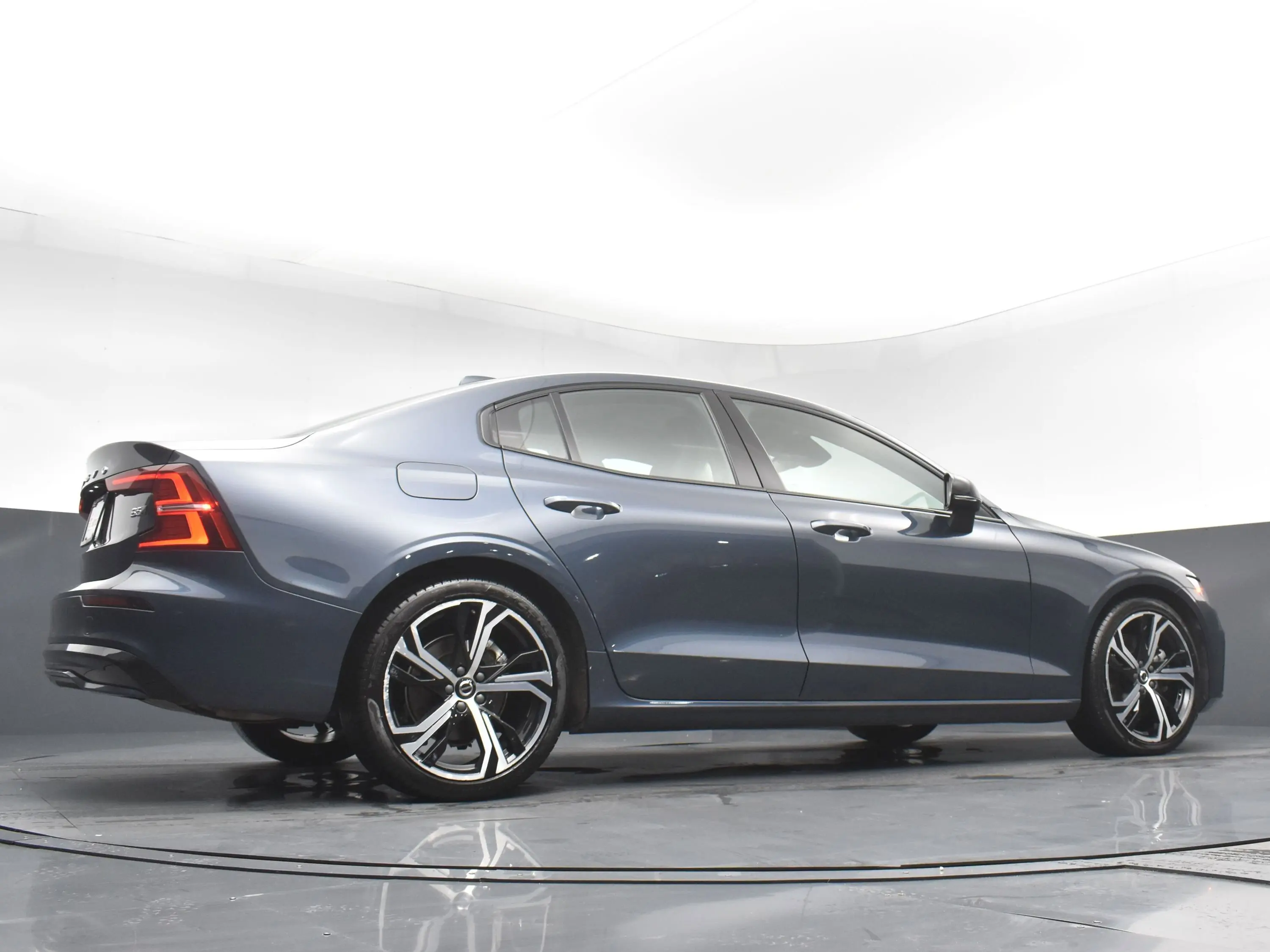 2024 Volvo S60 B5 AWD Core photo 28
