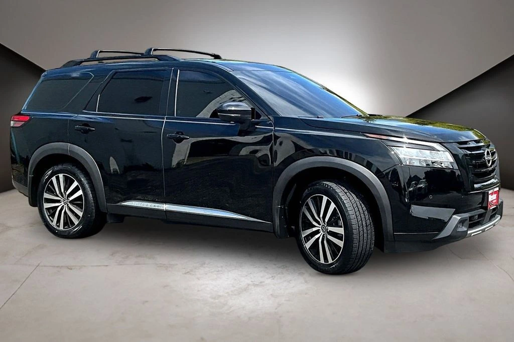 2024 Nissan Pathfinder Platinum 4WD's photo
