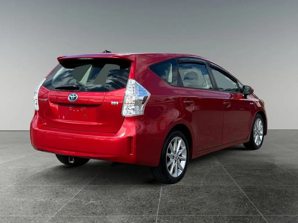 2014 Toyota Prius V Five photo 7