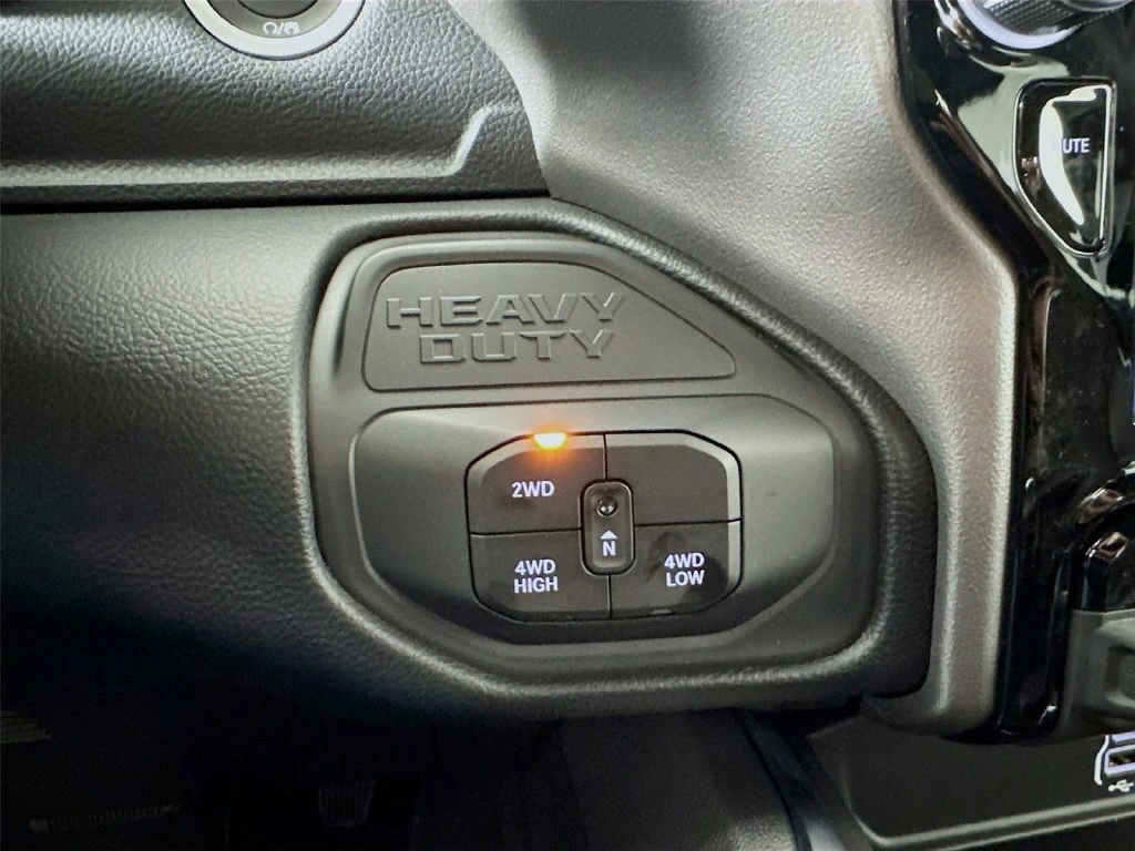 2026 RAM 3500 Laramie - Photo 34