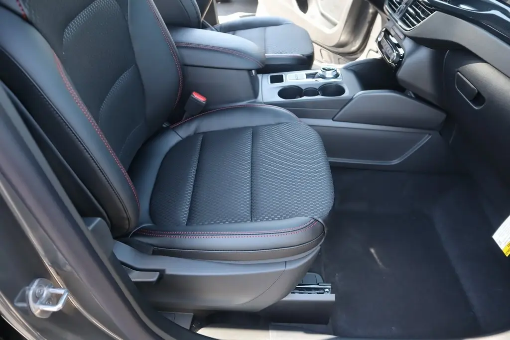2026 Ford Escape ST-Line photo 14