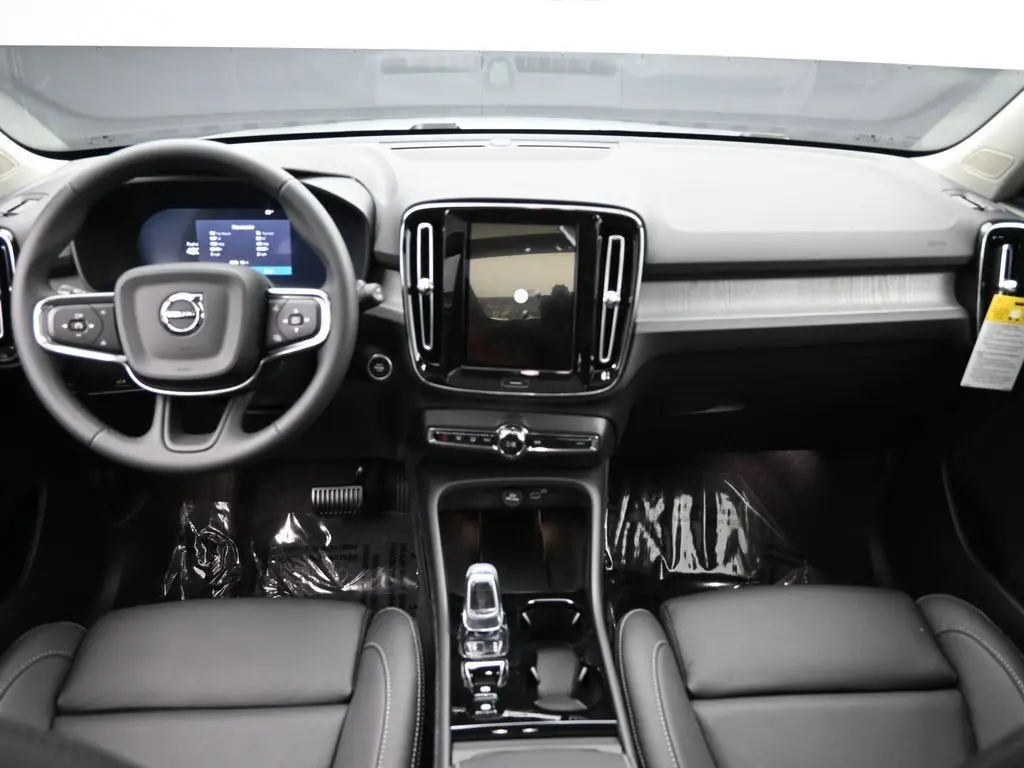 2026 Volvo - image 19