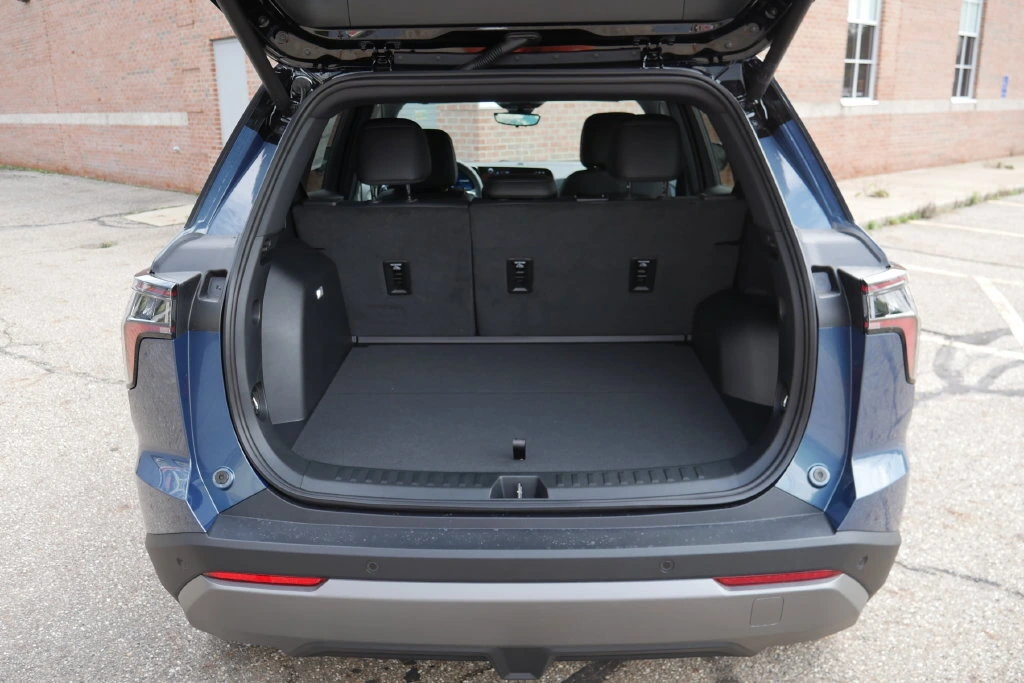 2027 Chevrolet Equinox LT - Photo 7