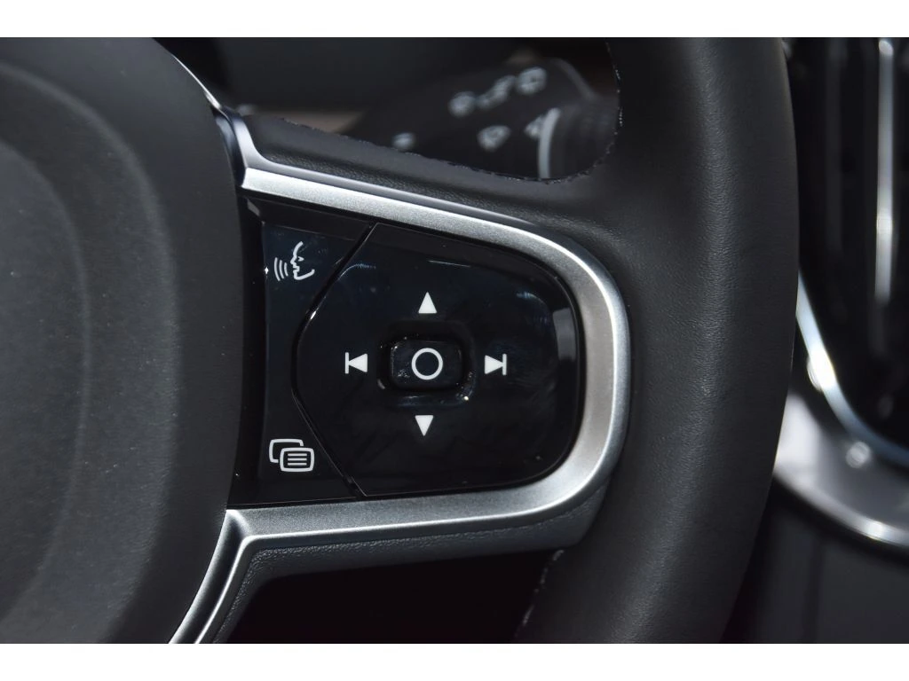 2026 Volvo - image 35