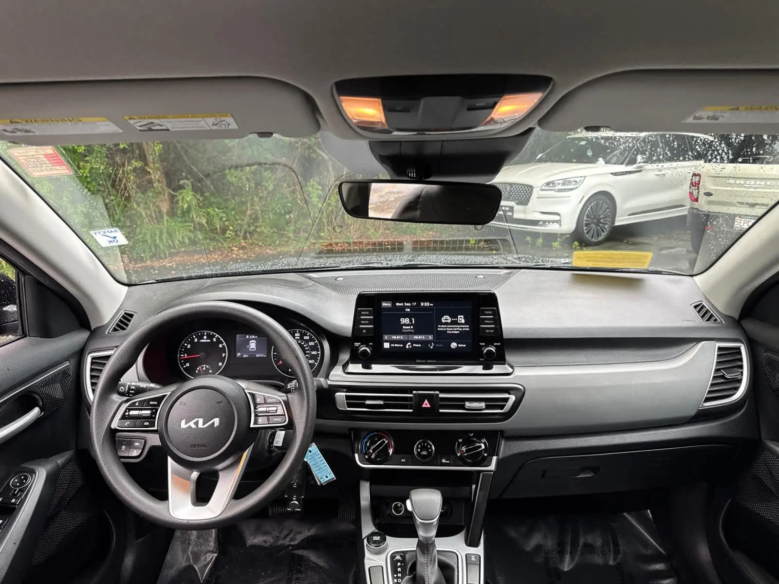 2022 Kia Seltos LX photo 28
