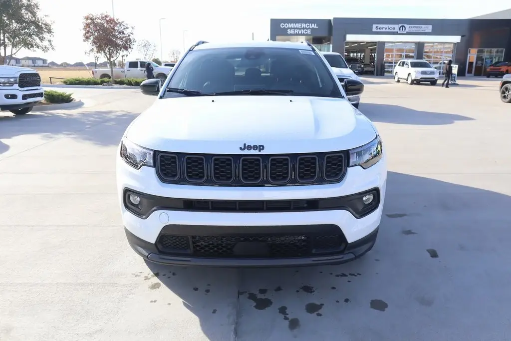 2026 Jeep Compass Latitude photo 2