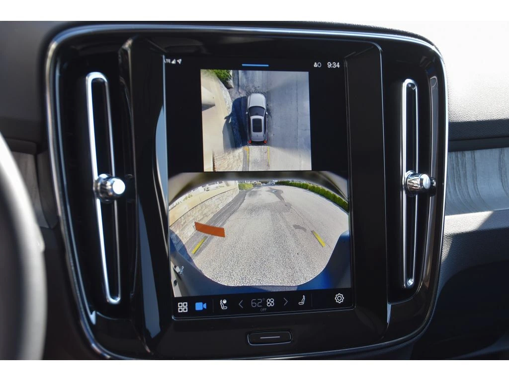 2025 Volvo - image 22