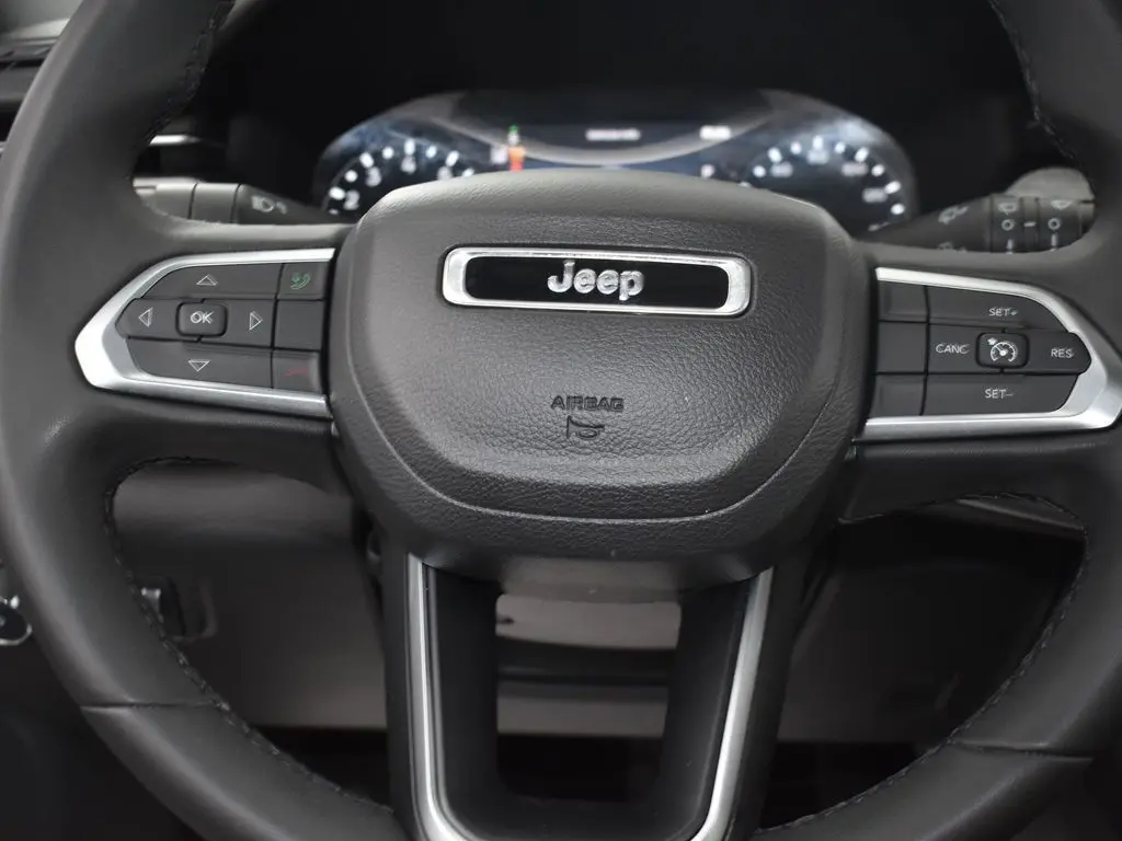 2023 Jeep Compass Latitude photo 25