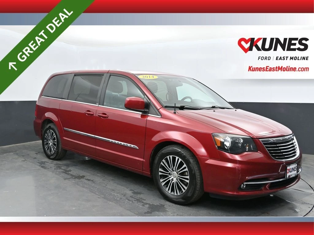 2014 Chrysler Town & Country S's photo