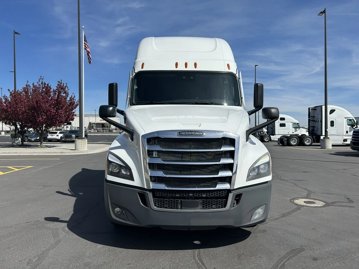 2022 Freightliner Cascadia - image 3