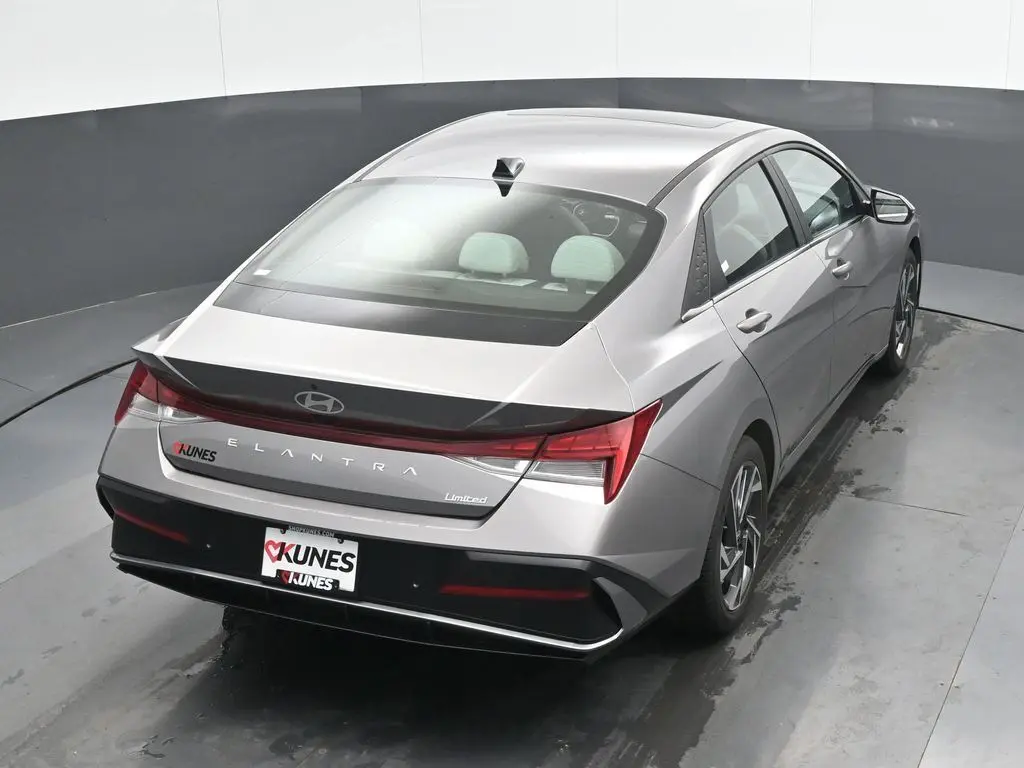 2024 Hyundai Elantra Limited photo 28