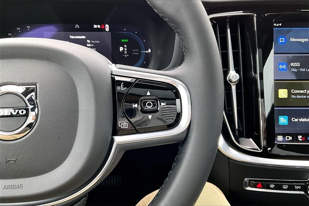 2023 Volvo - image 12